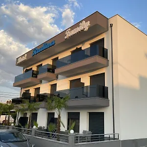 Ξενοδοχείο με διαμερίσματα Radina Family, Kallithea (Chalkidiki)